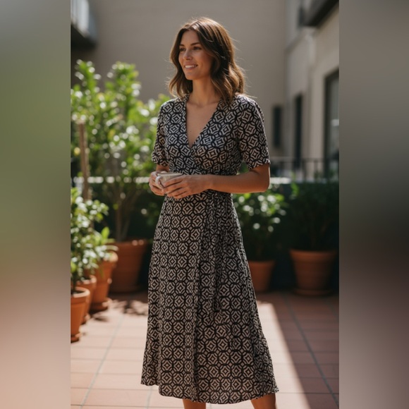 I C E Women’s Black Cream Knot Side Wrap Dress Size 10 EUC - Picture 9 of 9